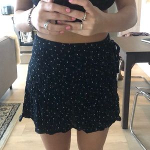 BRANDY MELVILLE wrap skirt